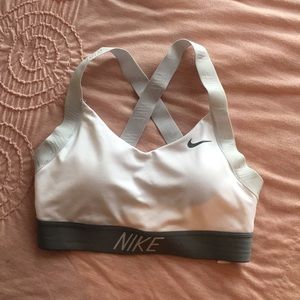 white nike sports bra